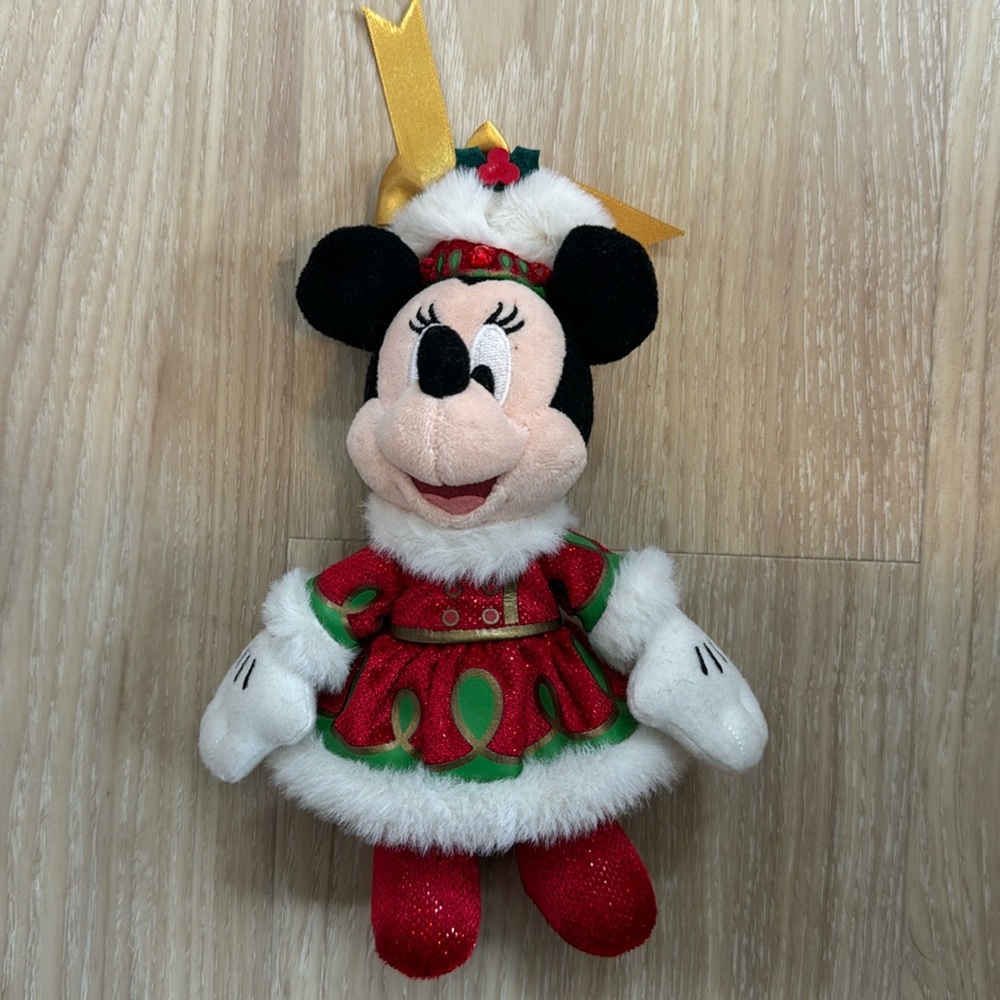 Christmas Minnie plush keychain from Tokyo Disneyland